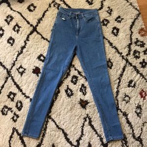 BDG Twig Super High Rise Jean size 27 light wash